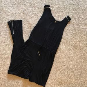 Black jumper with zipper detail